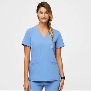 FIGS Casma™ Three-Pocket Scrub Top, Ceil Blue, Large